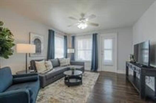 Photo - 3835 Central St