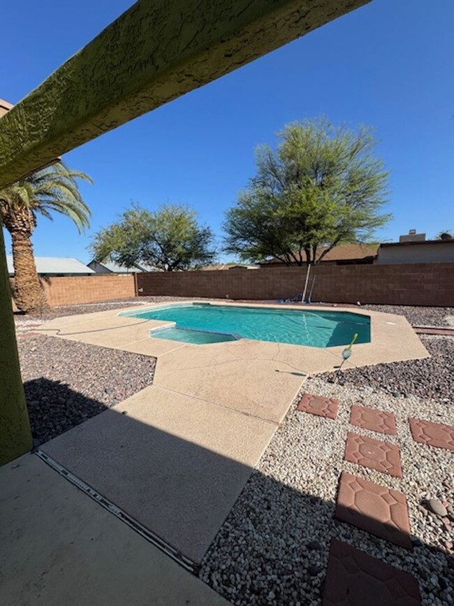 Northwest- 3 bedroom/ 2 bathroom with pool! - Northwest- 3 bedroom/ 2 bathroom with pool! House