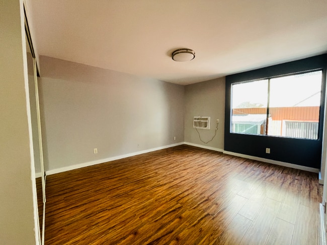 Photo - 7044 Hawthorn Ave Unit 111