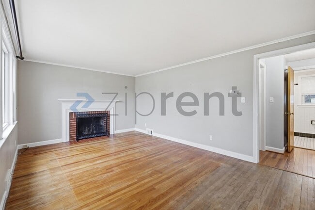 Photo - 18 St James St