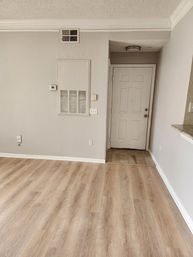 Living - 13003 Plantation Park Cir Unit 13210