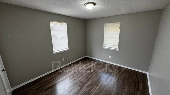 Photo - 3250 Amselle Cir