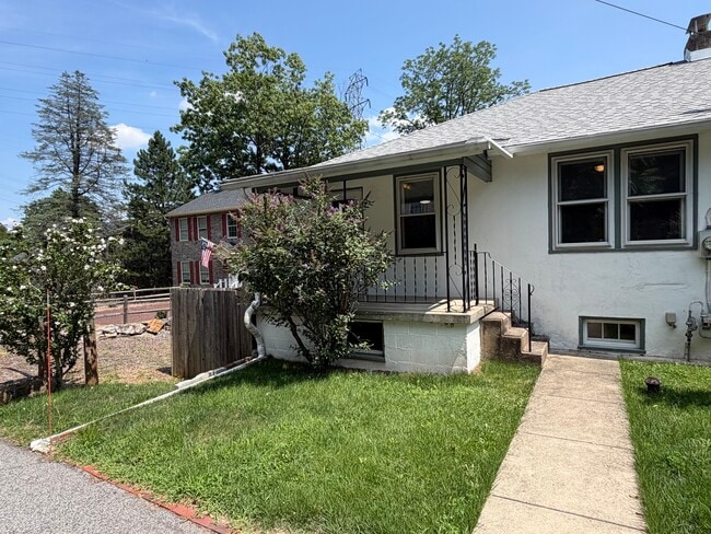 Photo - 607 Tabak Ave
