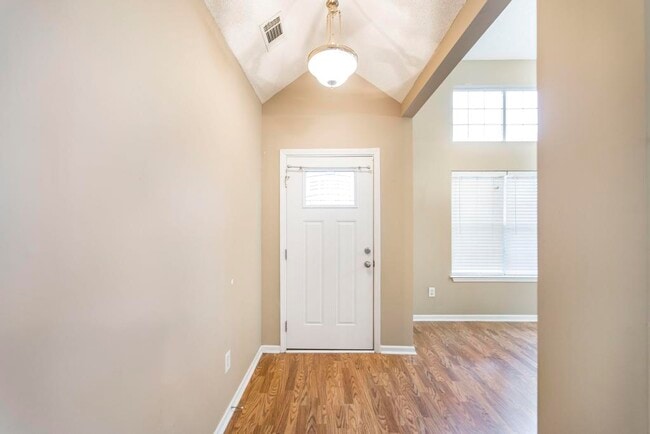 Photo - 205 Carver Ct House