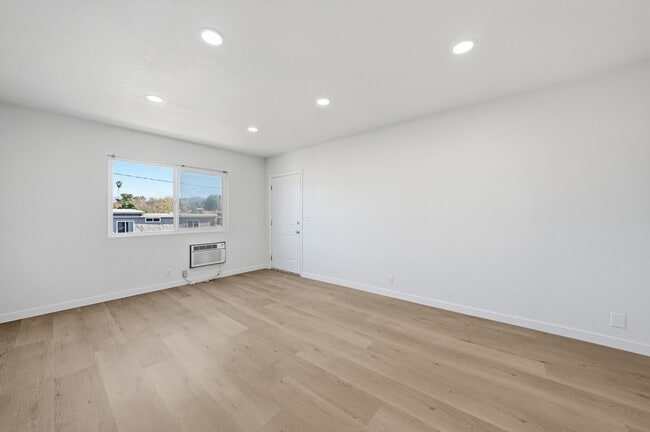 Building Photo - 12621 Lindo Ln