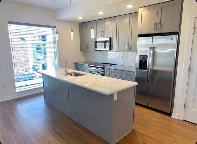 Building Photo - 331 E Girard Ave Unit 2
