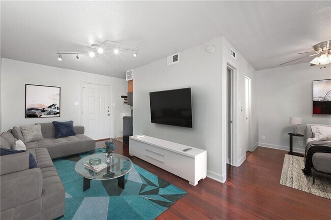 Building Photo - 2020 S Congress Ave Unit 1216 Rental