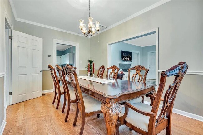 Photo - 72 Kenyon St SE