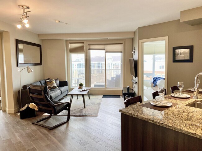 Photo - 10388-10105 105 St NW