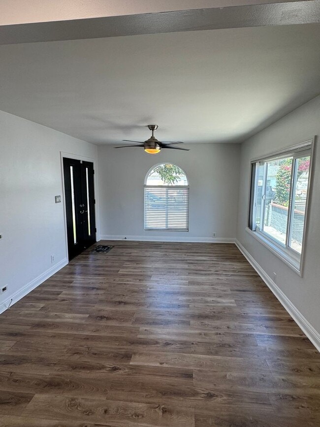 Photo - Bright Carson Front House Duplex with Modern Finishes Unidad 2672