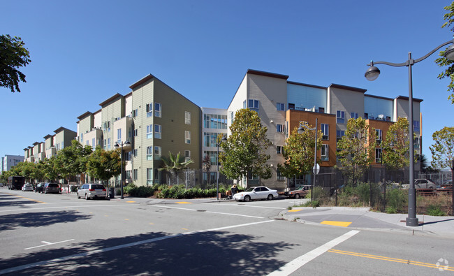 Building Photo - Crescent Cove Apartments