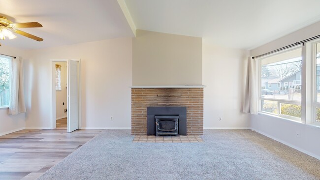 Photo - SeaTac rambler home -3 bedroom 1 bath with carport. Fenced yard!!! Available March 1st, 2026!