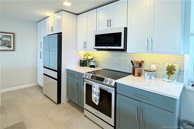 Photo - 1950 SW Palm City Rd Unidad 14-101