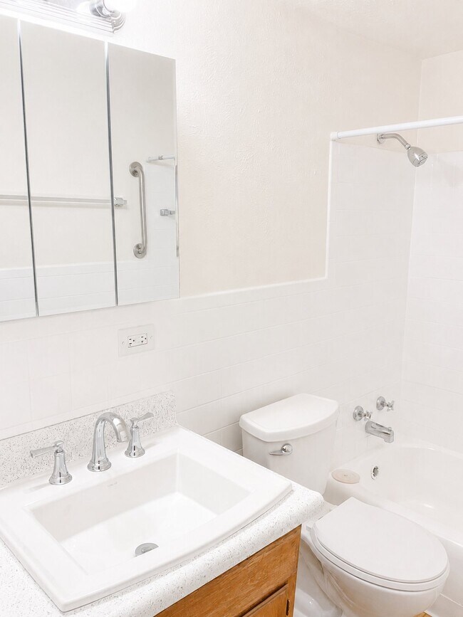 Photo - 1375 Everett Ct Unit 205