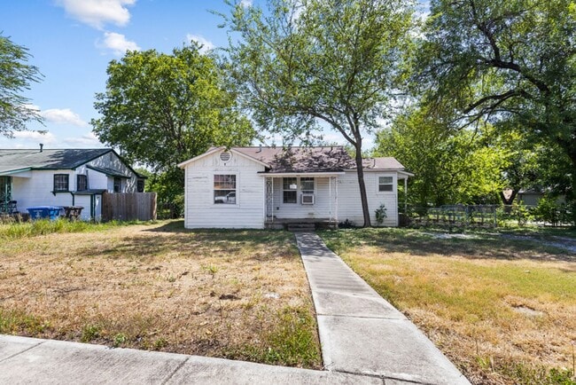 Building Photo - 450 Overhill Dr