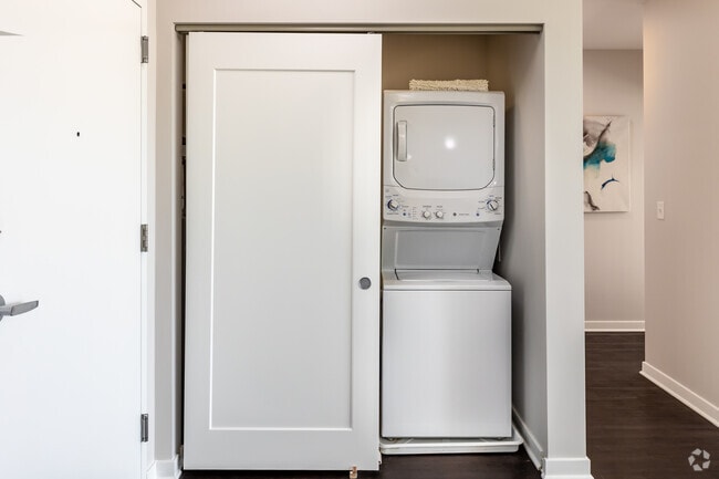 1BR, 1BA - 779SF - Laundry