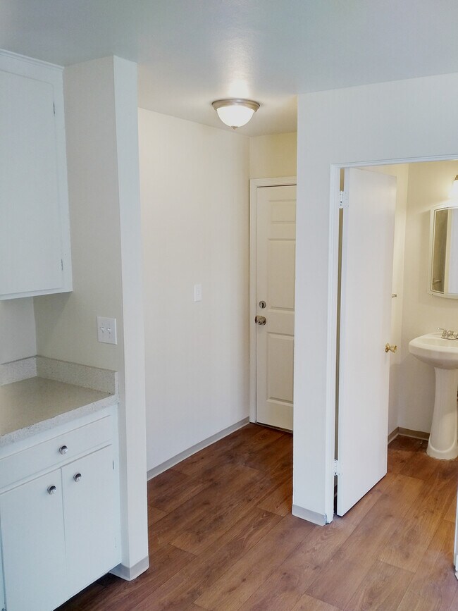 Photo - Eastwind Apartments
