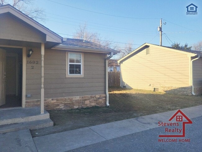 Photo - 1602 NW Lindy Ave Unit 2