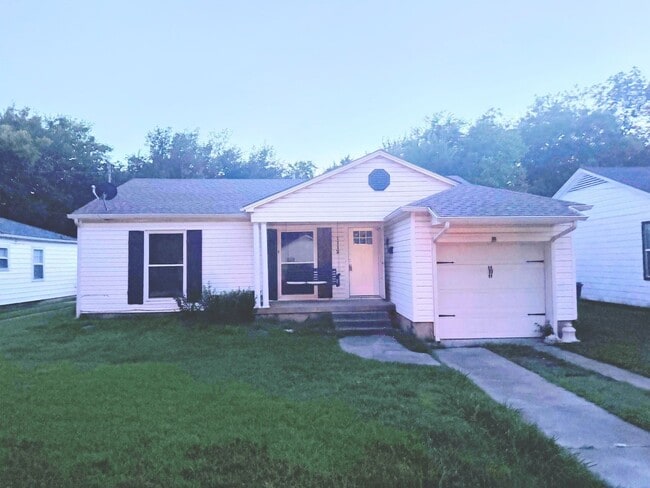 Building Photo - Charming 3-Bedroom Home in Sherman Available NOW!