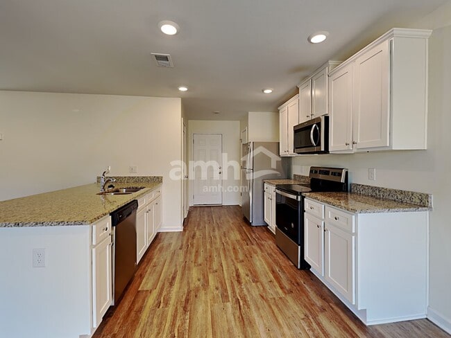 Photo - 2058 Southlea Dr