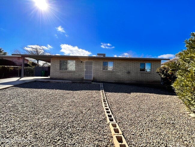 Building Photo - 15925 N Capstan Ave