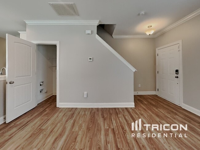 Photo - 117 W Falcon Ct