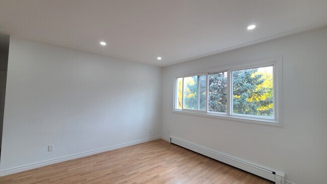 Photo - 207 Moore St