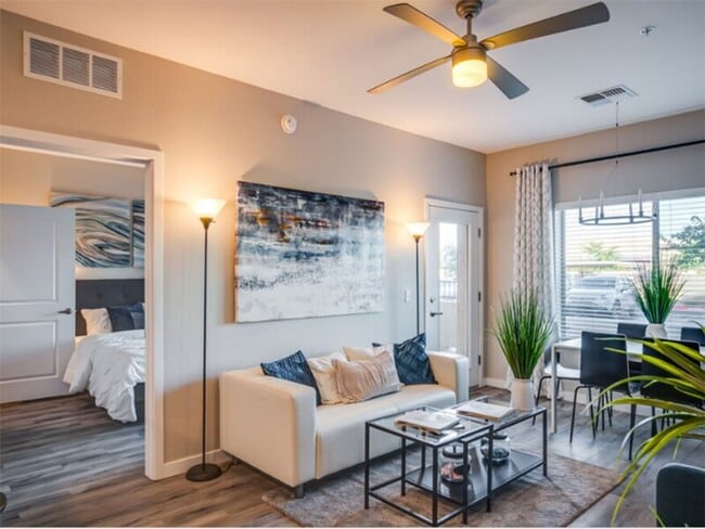 Club 715 Apartments
