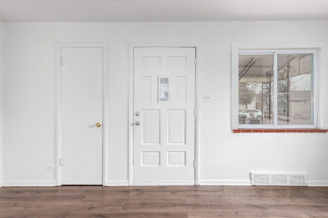 Photo - 981 Lansing St