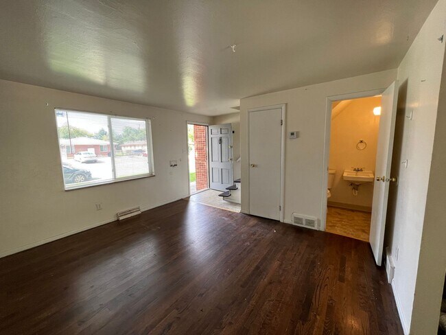 Photo - 4560 Everett Ct Unidad 4560