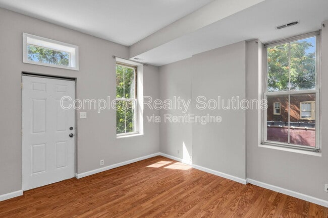 Photo - 3021 Iowa Ave Unit 2f