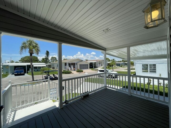 Building Photo - 906 Guadeloupe W Rental