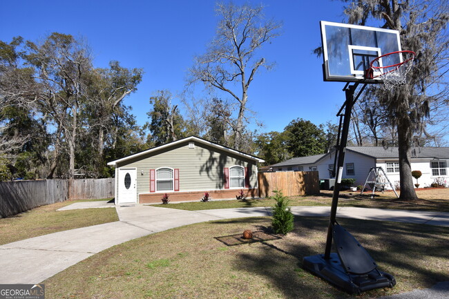 Building Photo - 208 Gunter St Rental
