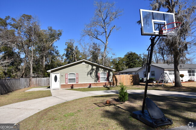 Building Photo - 208 Gunter St Rental