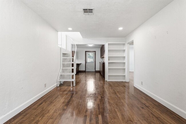 Photo - 751 Iowa St