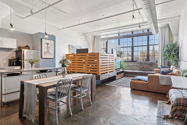 Photo - 500 Robert St N Unidad 608