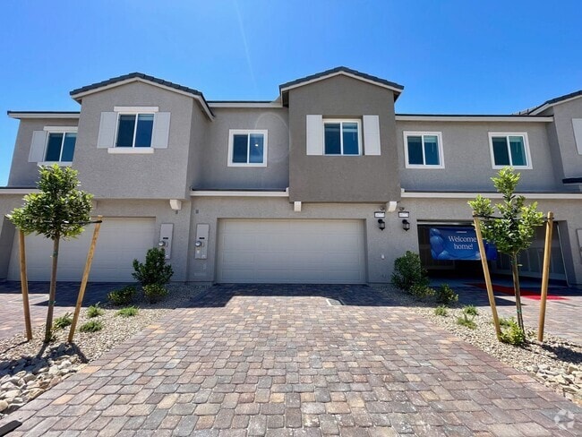 Building Photo - Gated 3 Bed, 2.5 Bath, 2 Car Garage Townho... Rental