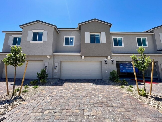 Gated 3 Bed, 2.5 Bath, 2 Car Garage Townho... - Gated 3 Bed, 2.5 Bath, 2 Car Garage Townho... Townhome