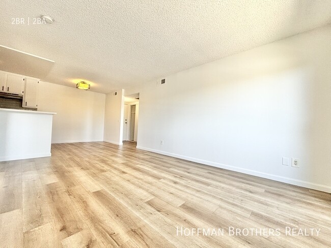 Photo - 11817 Victory Blvd Unidad 114