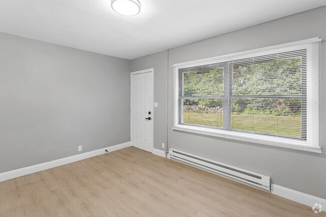 4BR, 1BA - 1,200 SF - Living Room