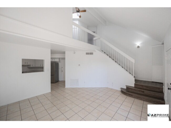 Photo - Discover this Impressive 2/1.5 Glendale Townhouse!