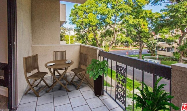 Photo - 423 N Palm Dr Unidad 302