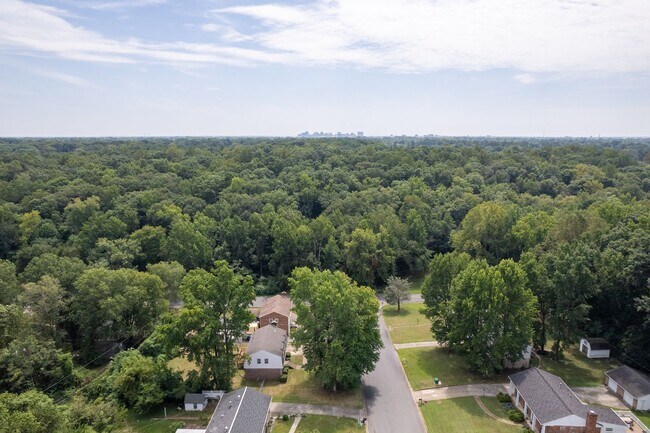 Photo - Stunning 4-Bedroom, 2.5-Bathroom Three-Sto...