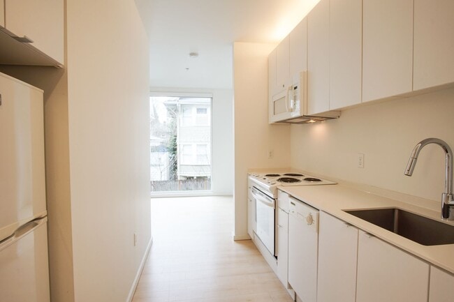 Photo - Buckman 2nd Floor Urban 1 Bdr with D/W & Washer/Dryer! Unit 203