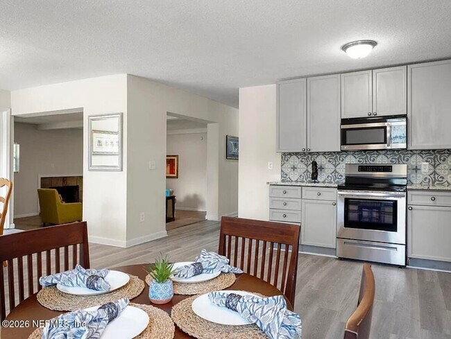 Photo - 2833 Emily Ln