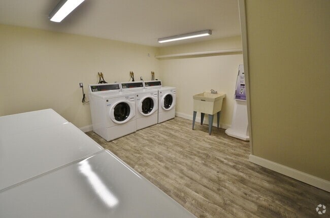 Building Photo - 33 Brookline St Unit 14T Rental