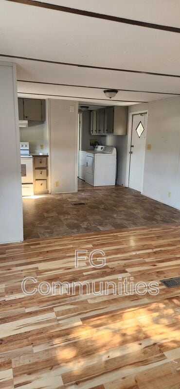 100 2nd Ave SE