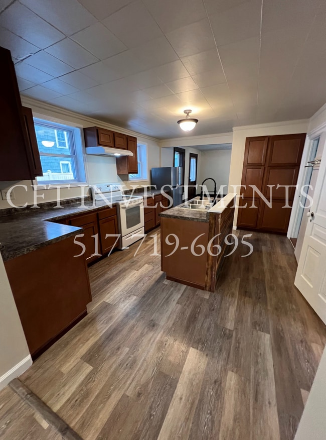 Kitchen - 724 N Cochran Ave