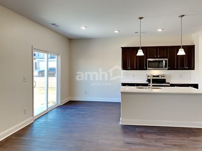 Photo - 2071 Williamshire Ln