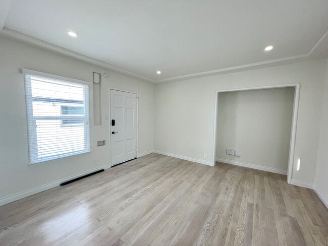 10368-10384 1/2 Bellwood Ave